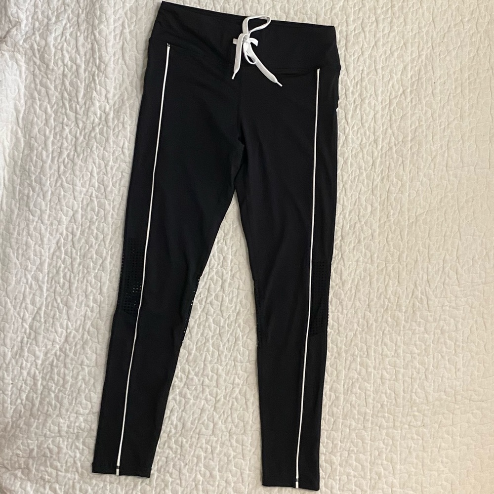 Perfect Mono b leggings with side piping & mesh